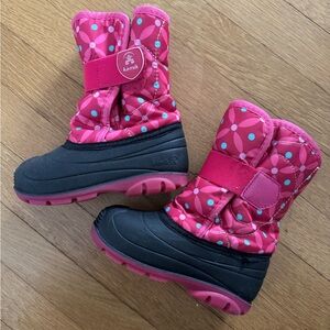 Toddler size 10 Kamik snow boots • pink geometric flower print